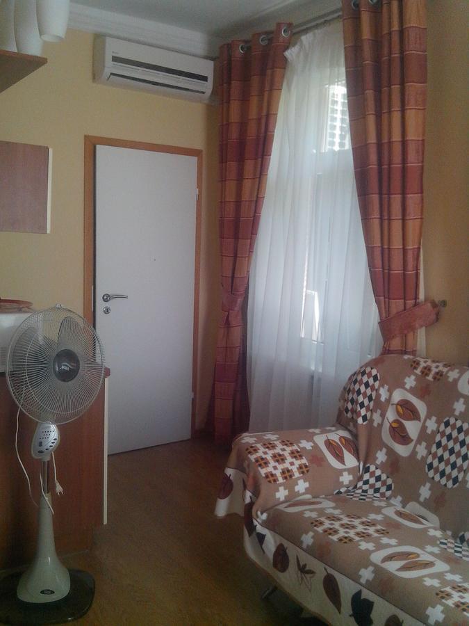 Бестужевский Дворик ガグラ エクステリア 写真